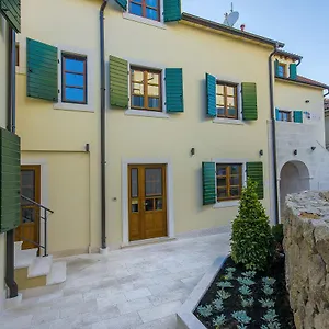 Dvor Albergue